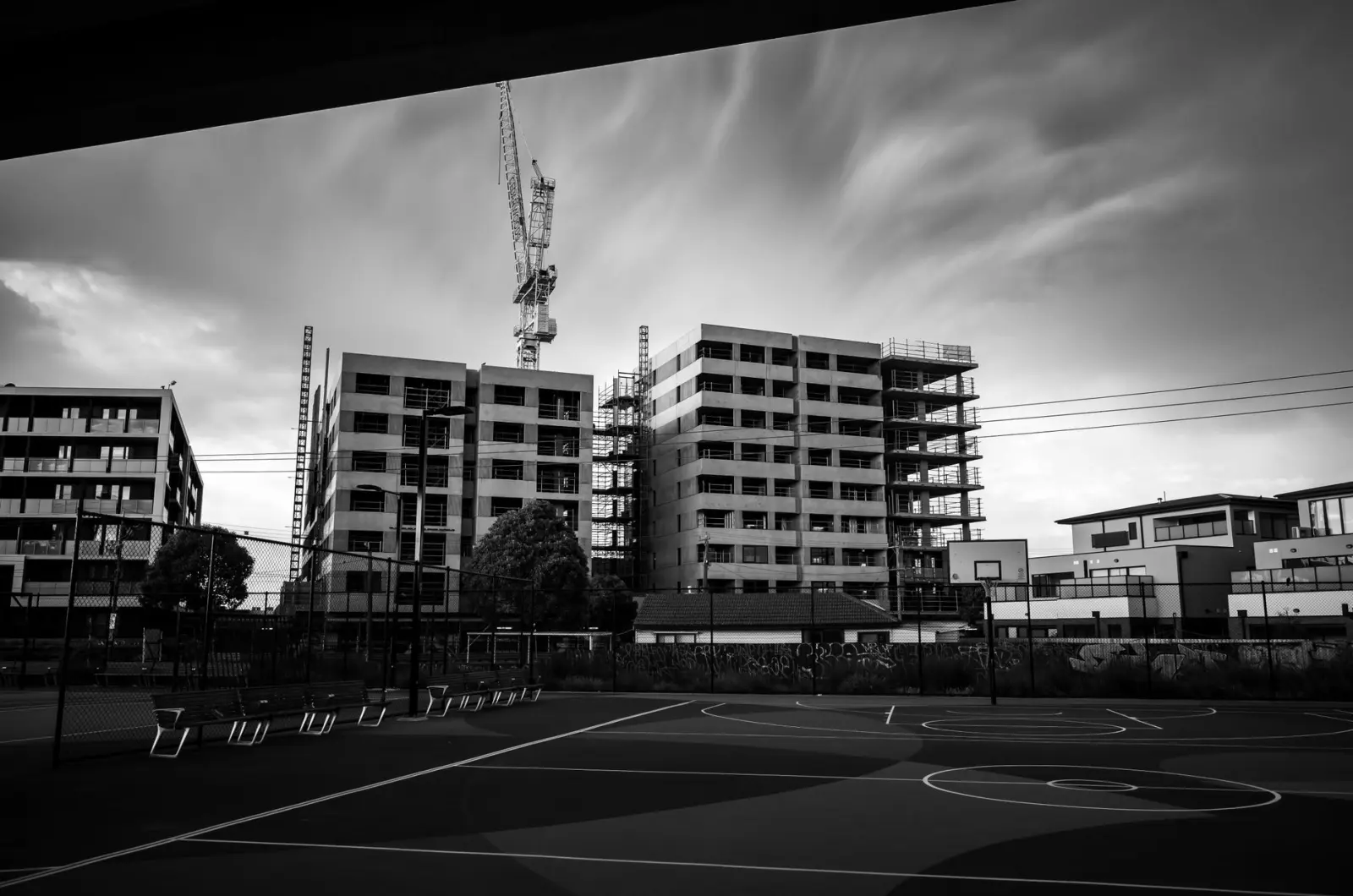 反光衣与安全帽在建筑工地中的协同应用及选型要点
