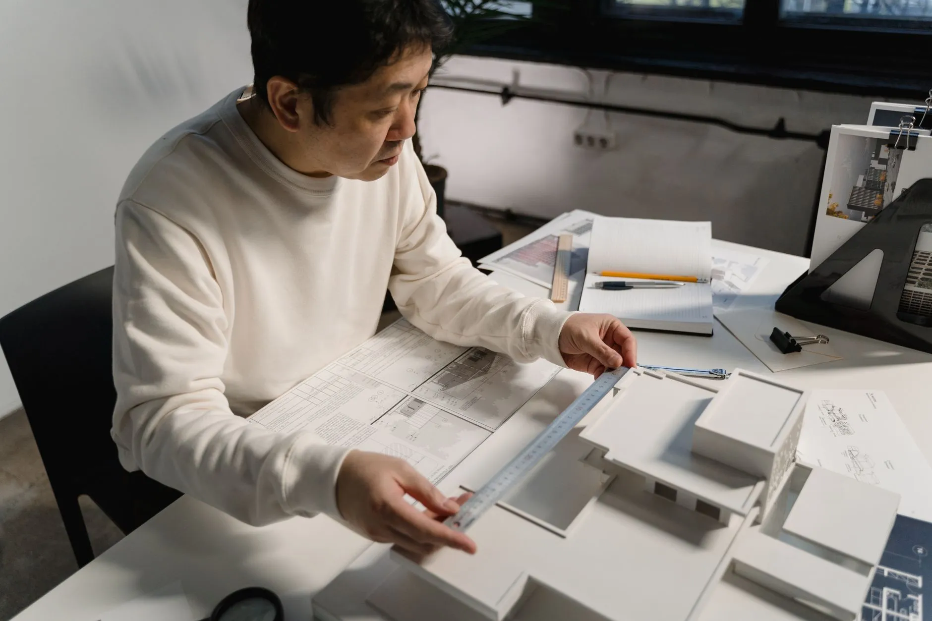 建筑工地安全手套与反光衣搭配方案提升作业辨识度