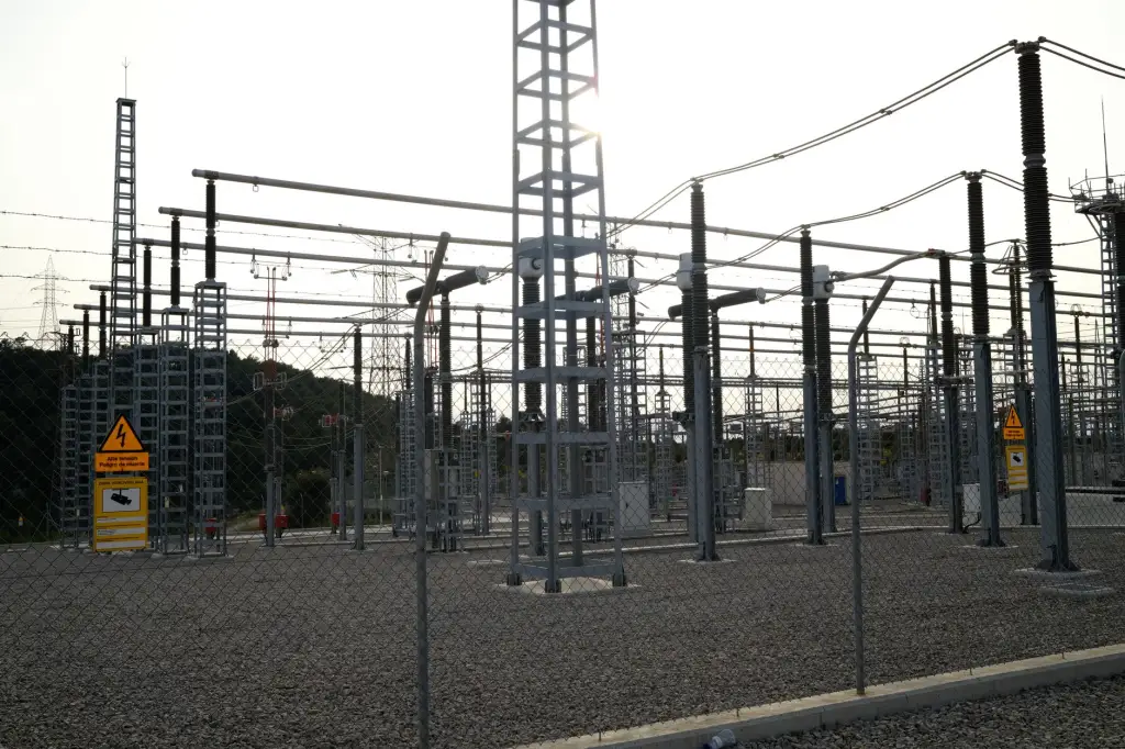 安全手套与反光衣在建筑工地中的协同防护方案