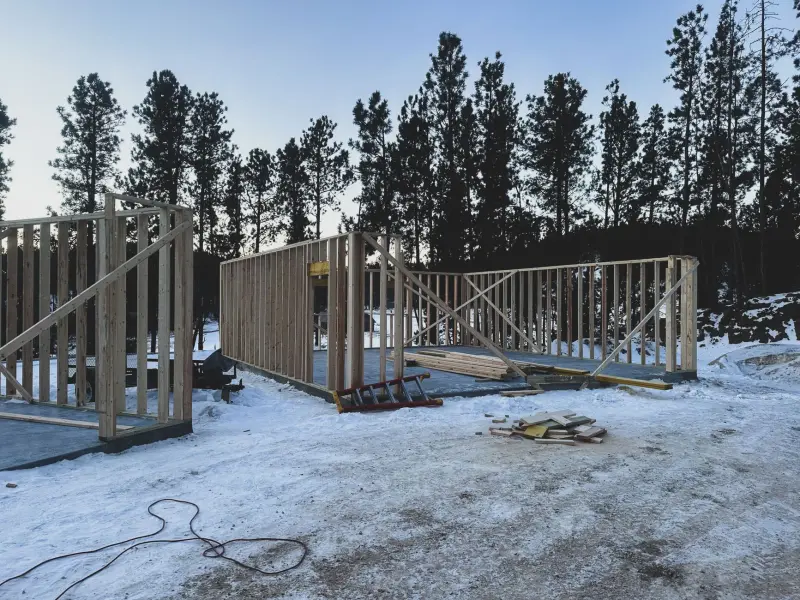 反光衣与安全帽在建筑工地中的协同应用及选型要点