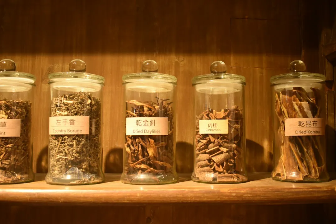 建筑工地安全帽与防护面罩搭配使用规范及选择要点